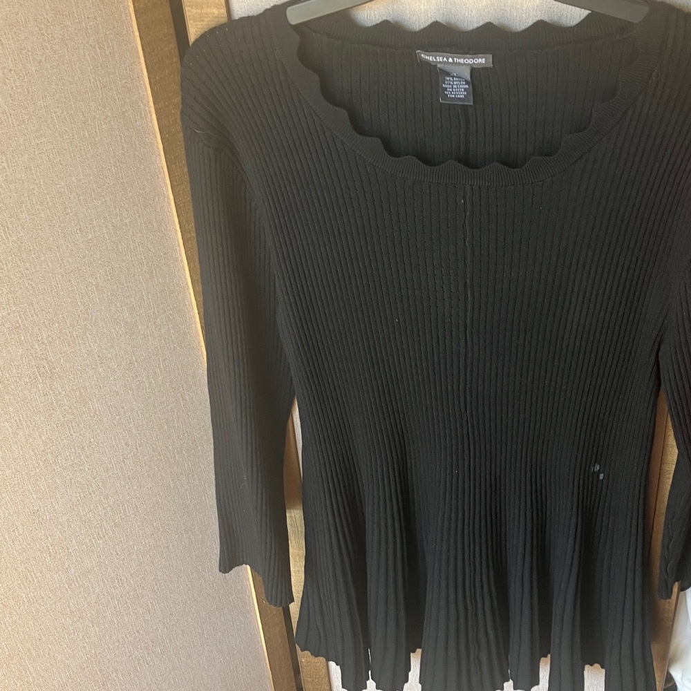 FINAL MARKDOWN Chelsea & Theodore Black Scalloped Knit Top xl